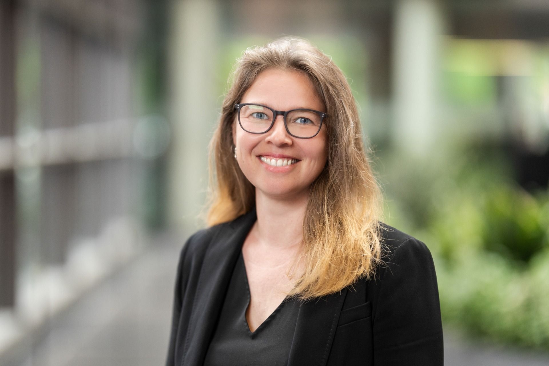Dr- Kathleen Schuster